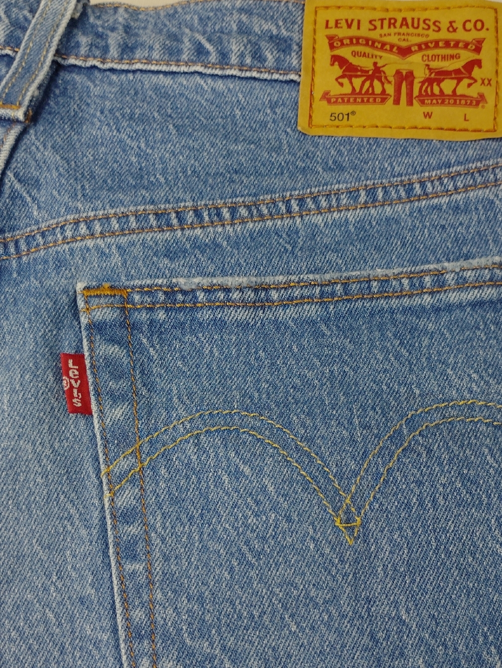 Levi's Women's Denim Shorts. - Picture 9 of 15